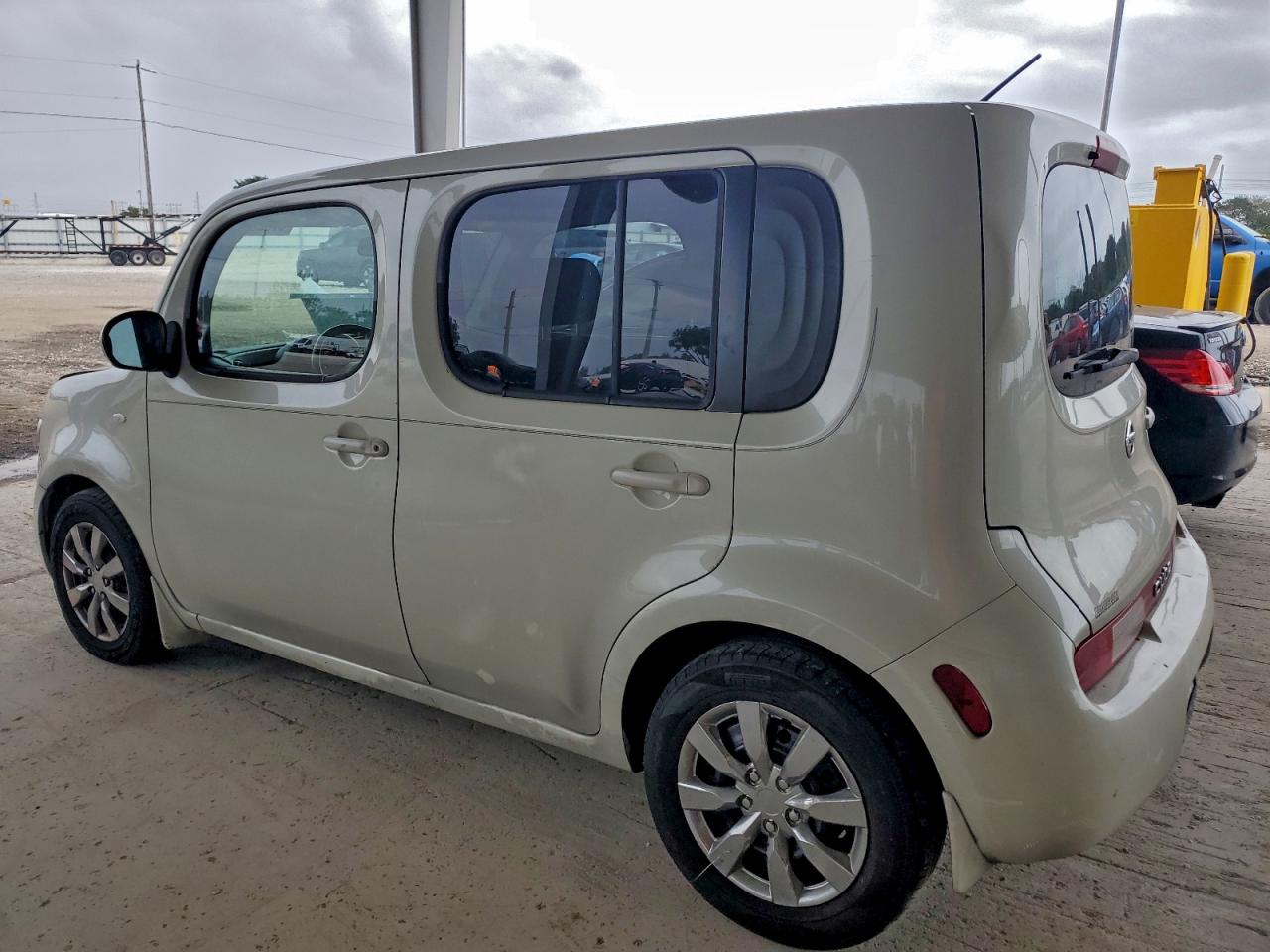 2010 NISSAN CUBE BASE photo 2