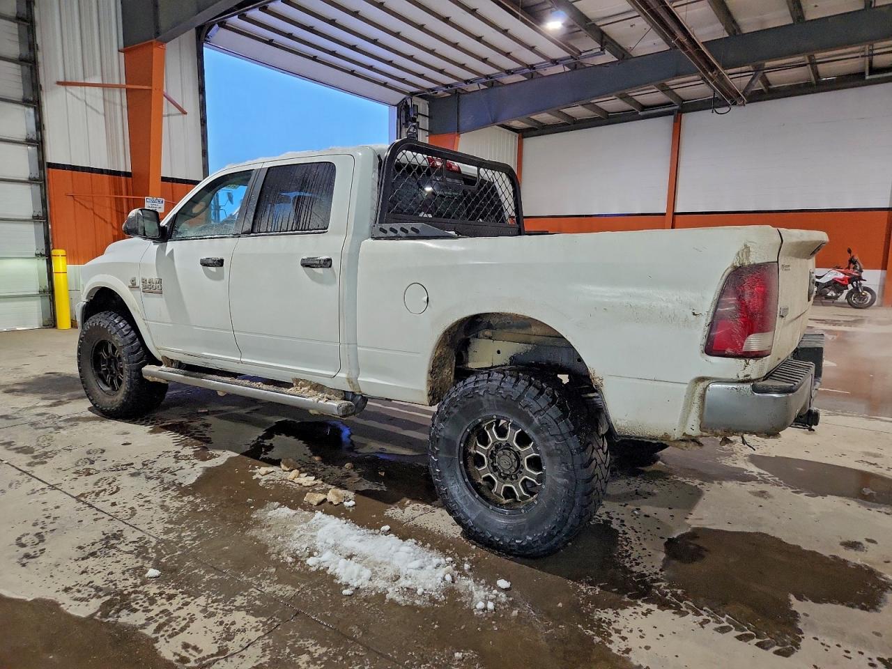 2018 RAM 3500 SLT photo 2