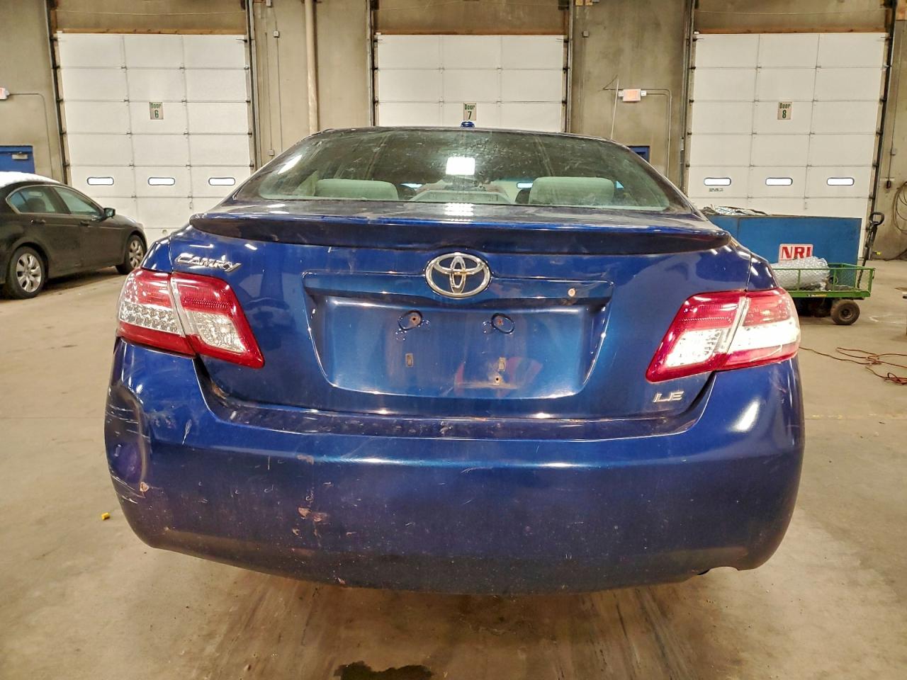 2010 TOYOTA CAMRY BASE photo 6
