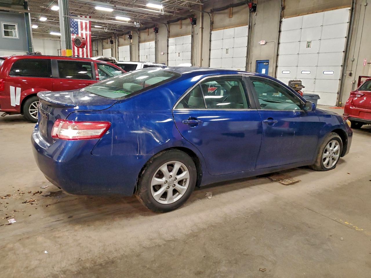 2010 TOYOTA CAMRY BASE photo 3