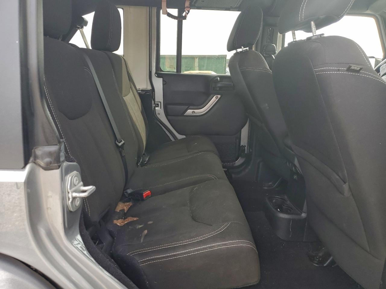 2015 JEEP WRANGLER UNLIMITED SAHARA photo 31