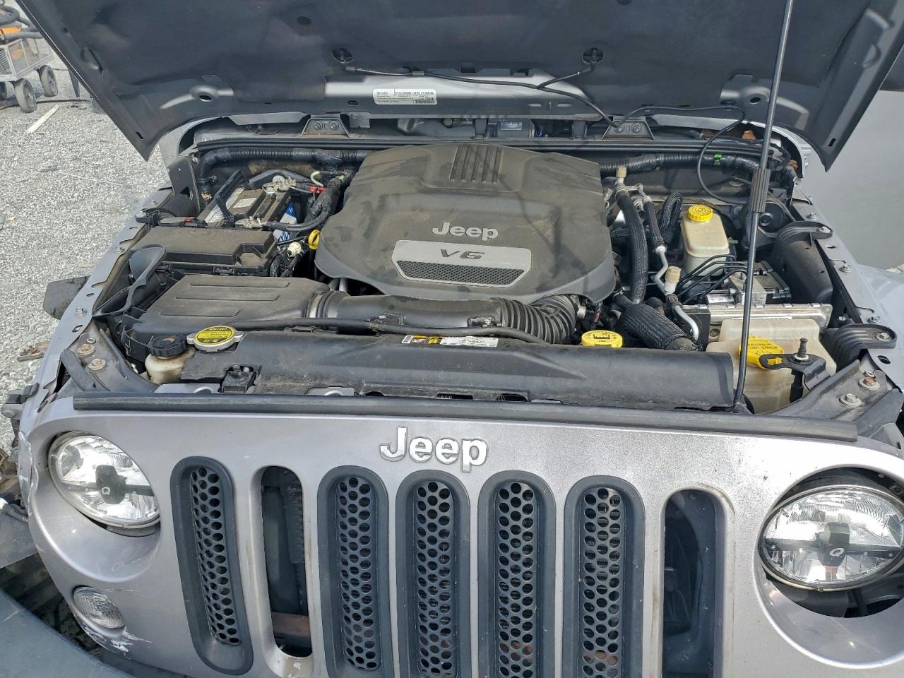 2015 JEEP WRANGLER UNLIMITED SAHARA photo 34