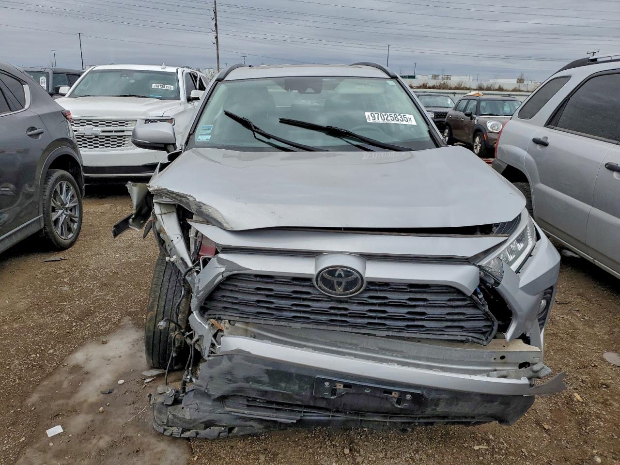 2019 TOYOTA RAV4 XLE photo 13