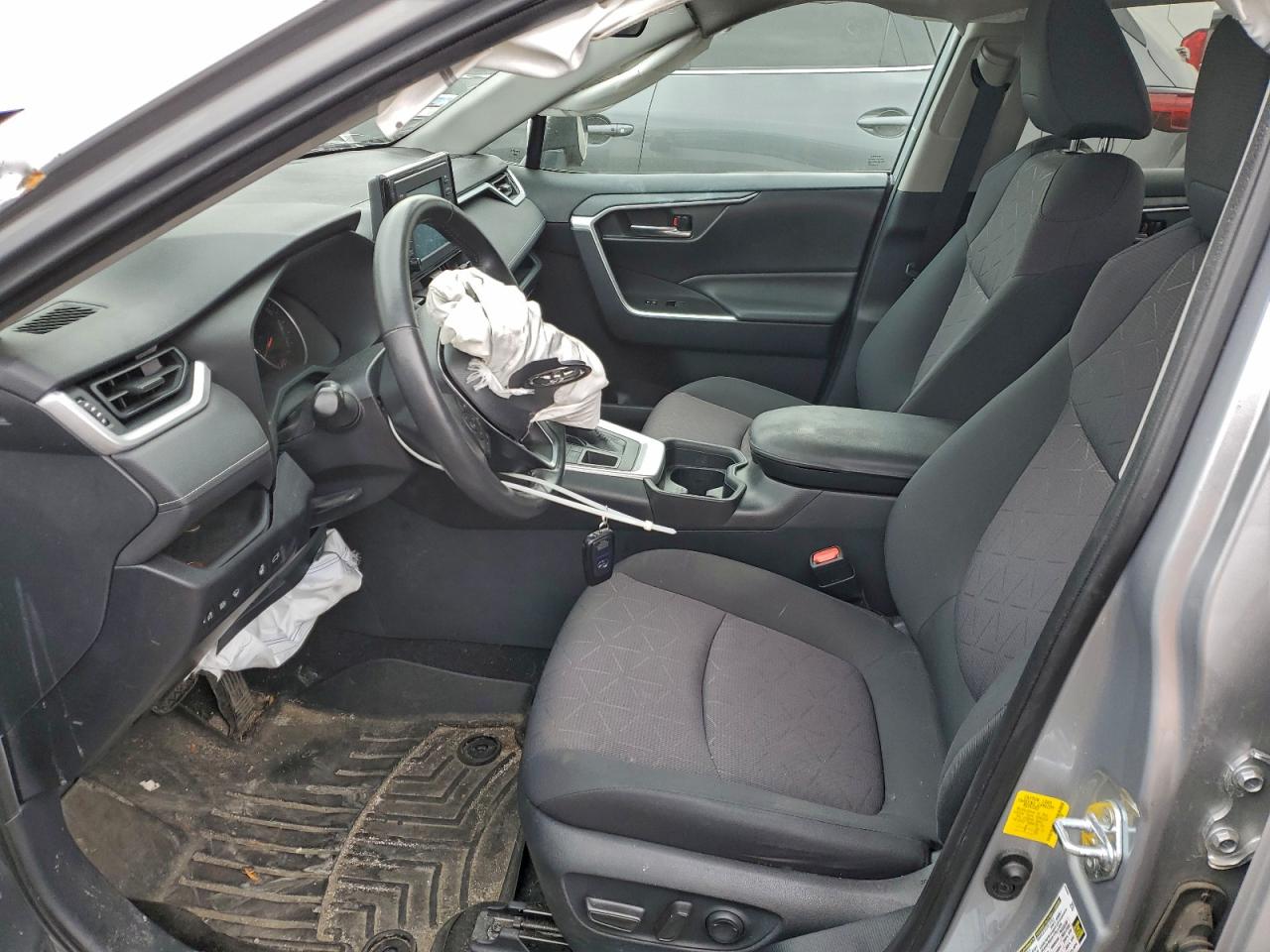2019 TOYOTA RAV4 XLE photo 19