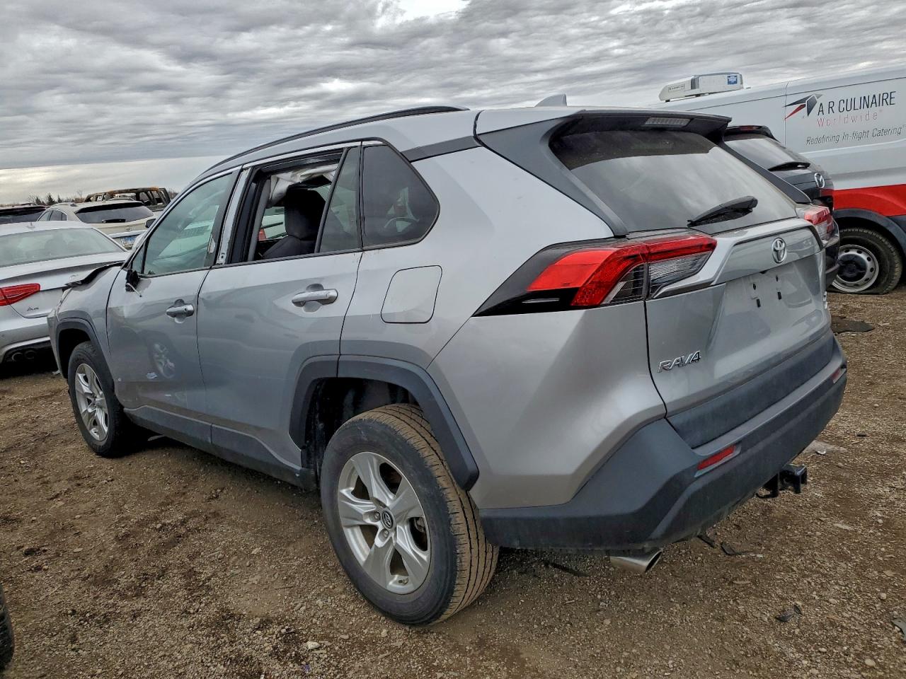 2019 TOYOTA RAV4 XLE photo 4