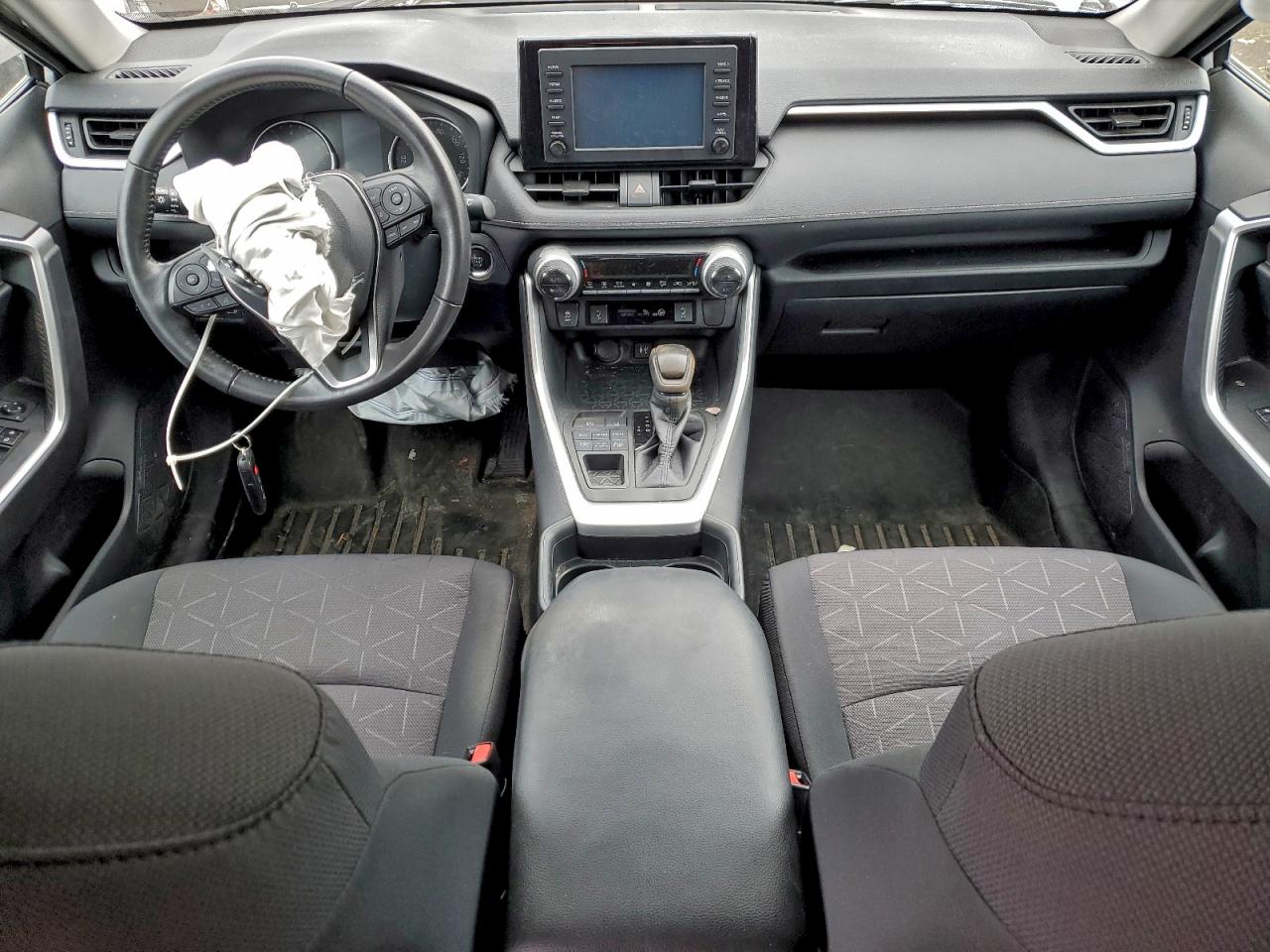 2019 TOYOTA RAV4 XLE photo 22