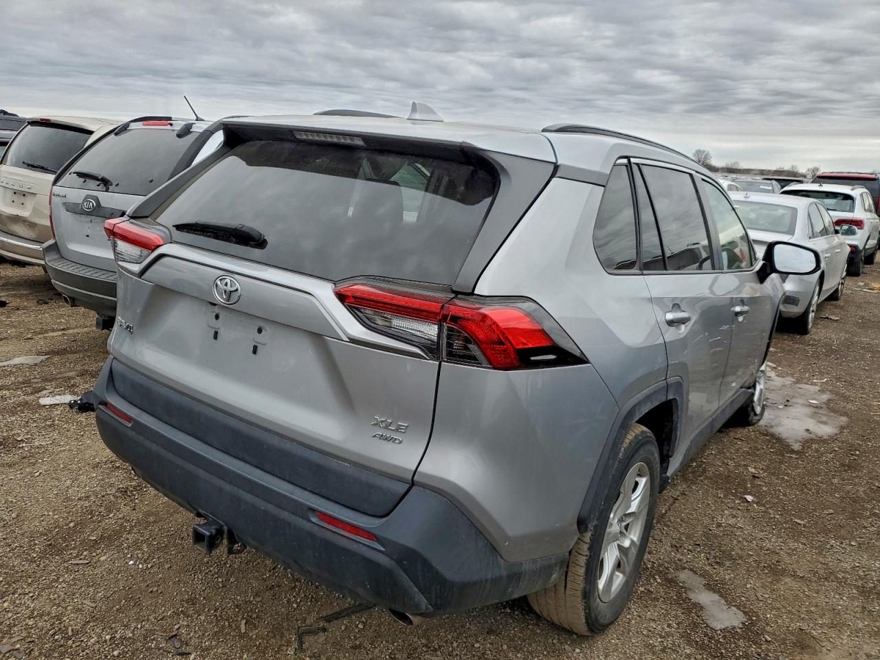 2019 TOYOTA RAV4 XLE photo 7