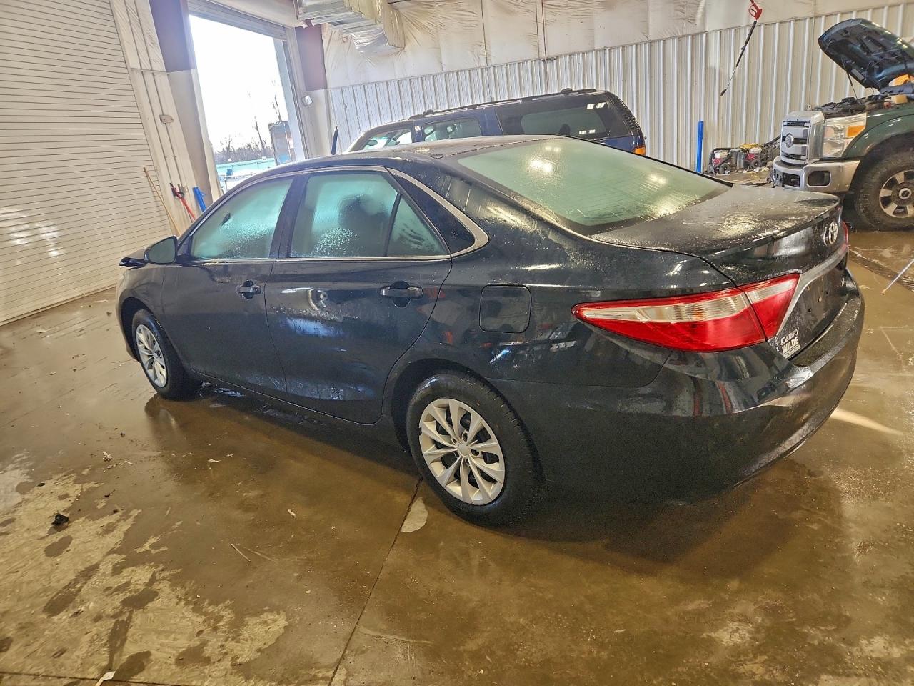 2017 TOYOTA CAMRY LE photo 4
