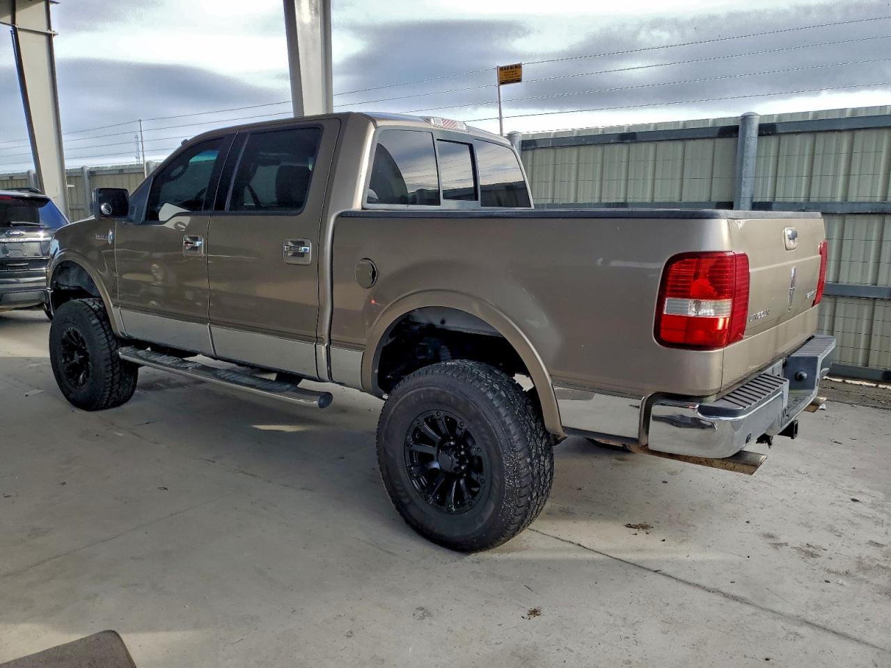 2006 LINCOLN MARK LT photo 3