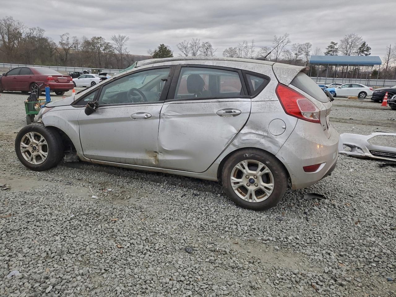 2016 FORD FIESTA SE photo 3