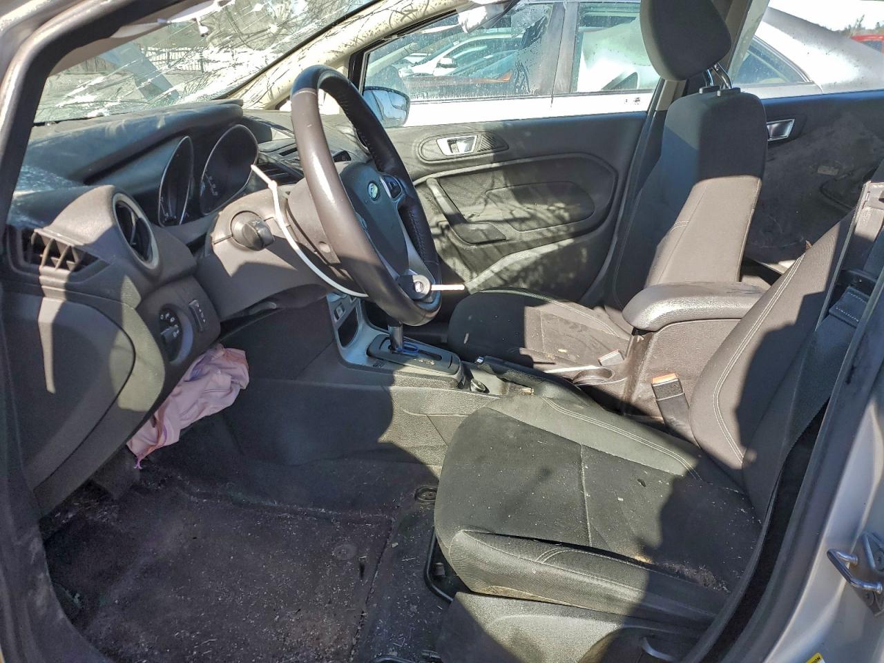 2016 FORD FIESTA SE photo 13