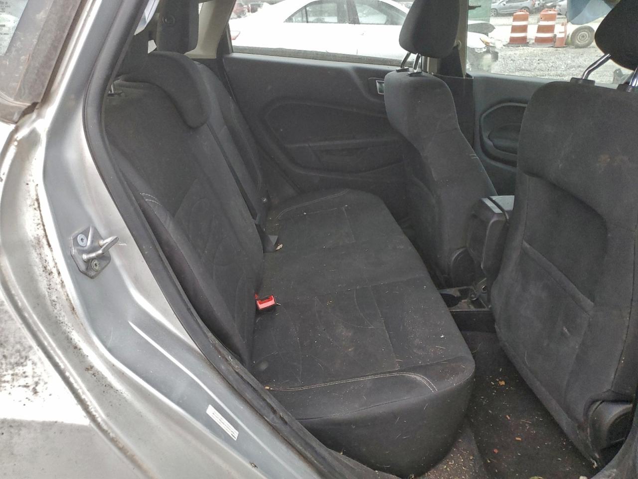 2016 FORD FIESTA SE photo 19