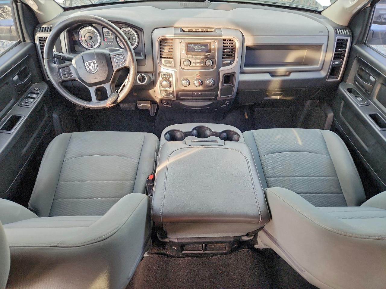 2016 RAM 1500 ST photo 22