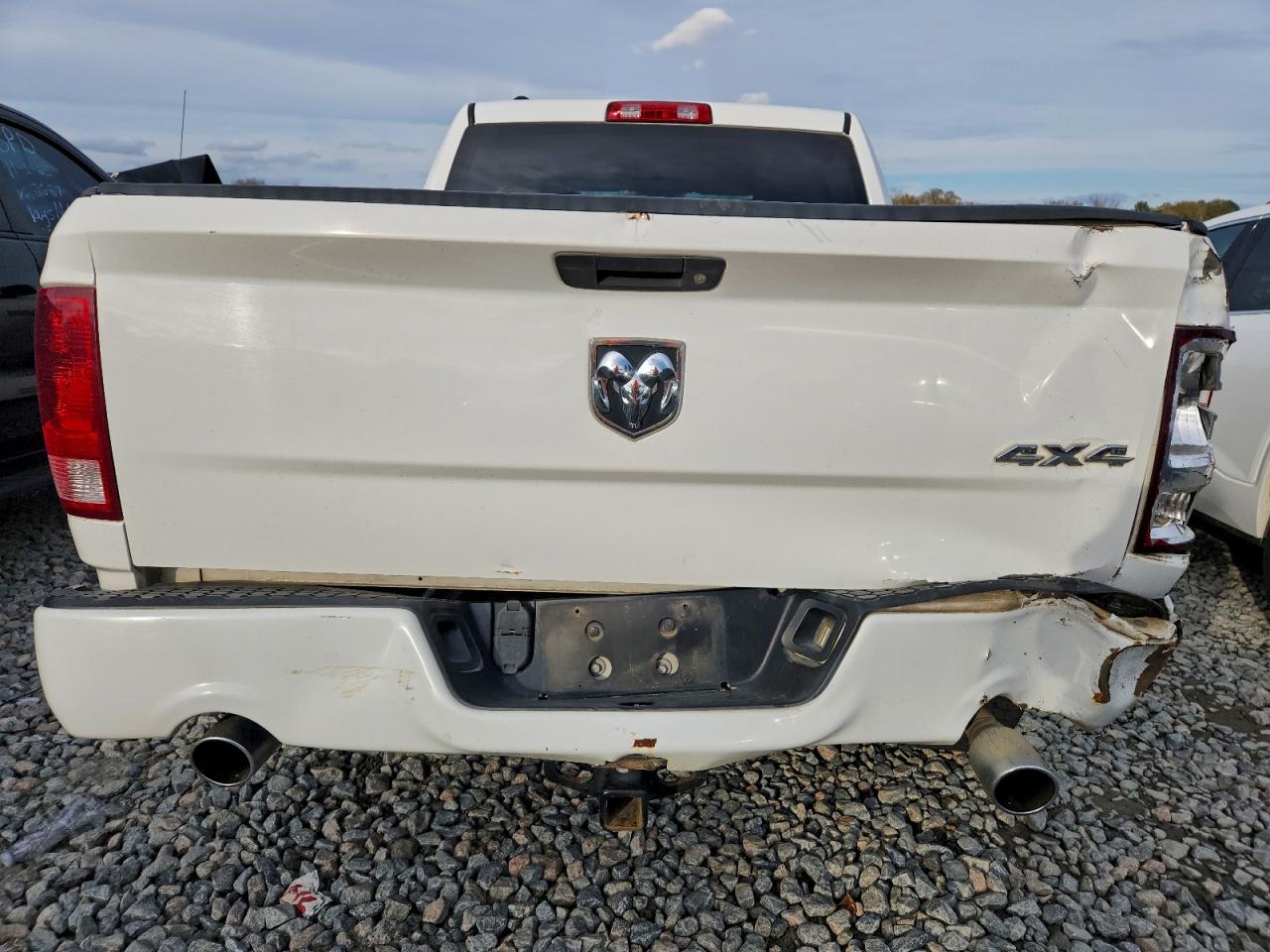 2016 RAM 1500 ST photo 16