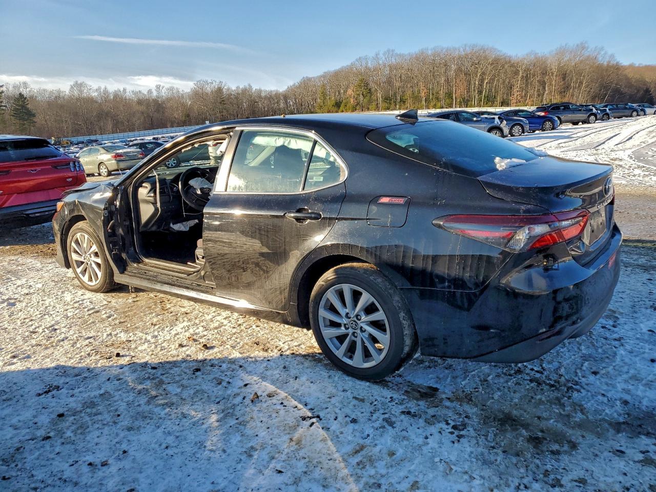 2021 TOYOTA CAMRY LE photo 3