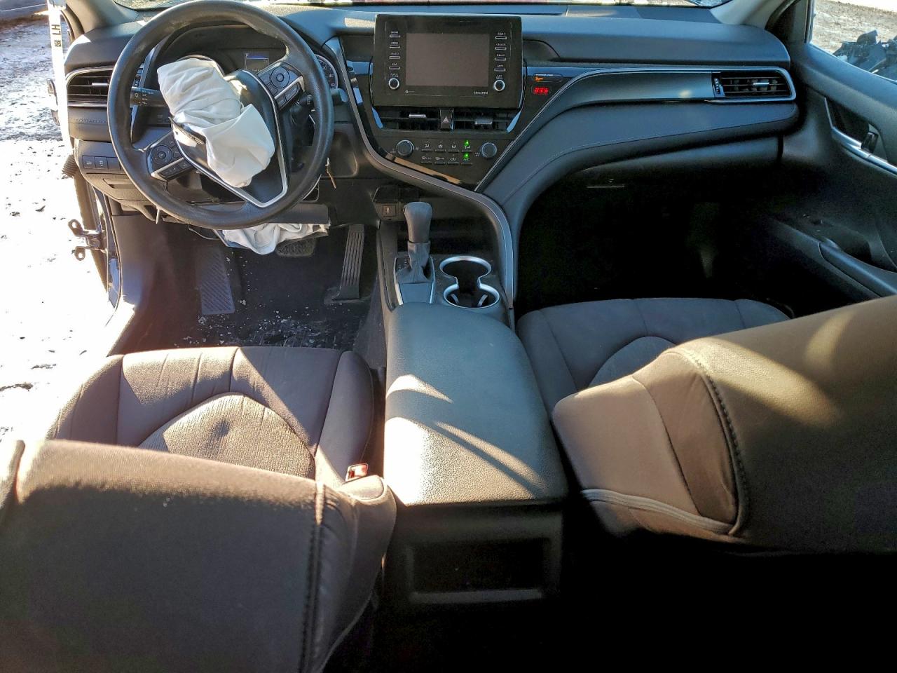 2021 TOYOTA CAMRY LE photo 15