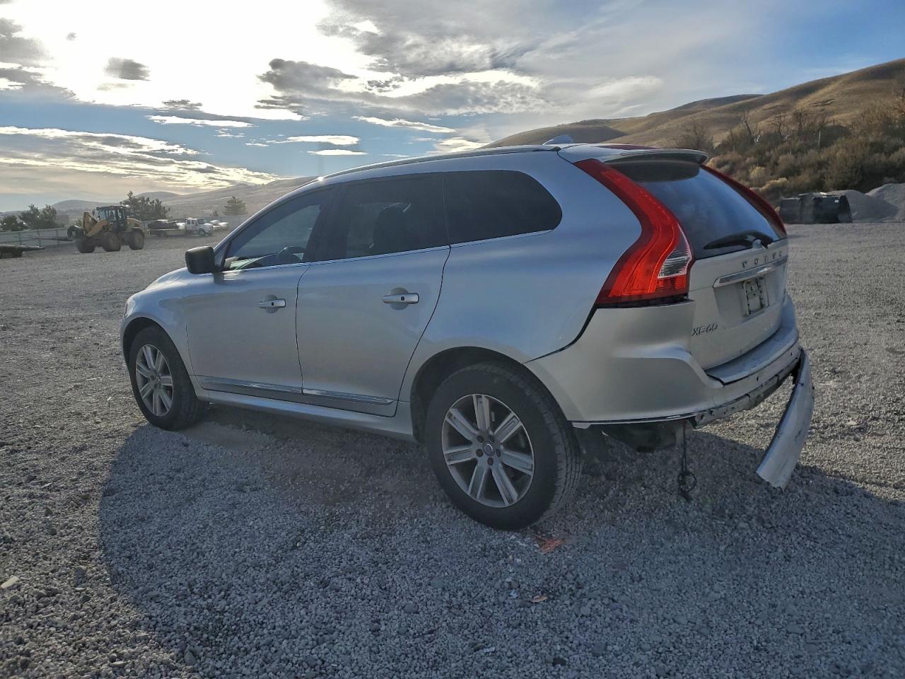 2016 VOLVO XC60 T6 PREMIER photo 3
