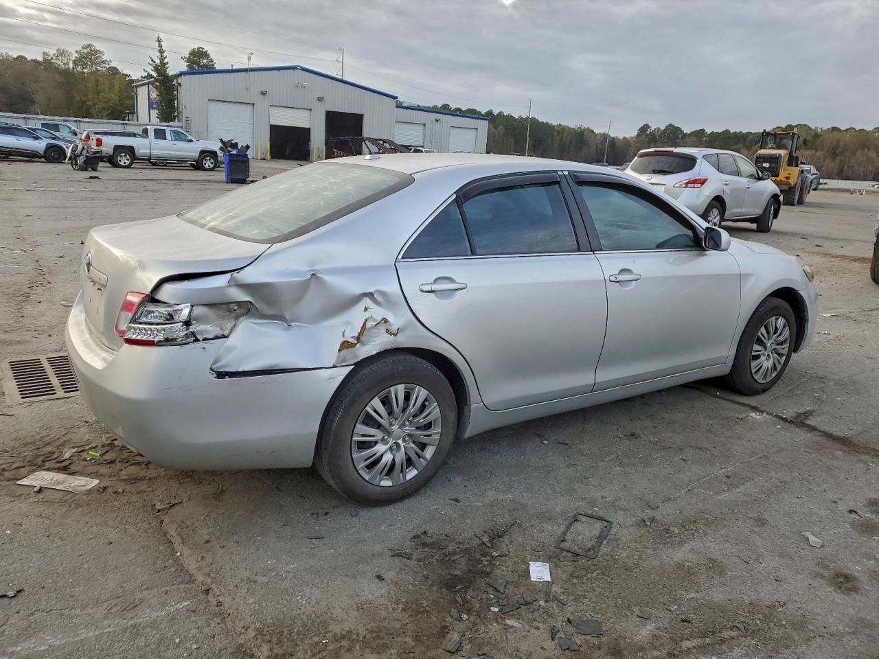 2011 TOYOTA CAMRY BASE photo 3