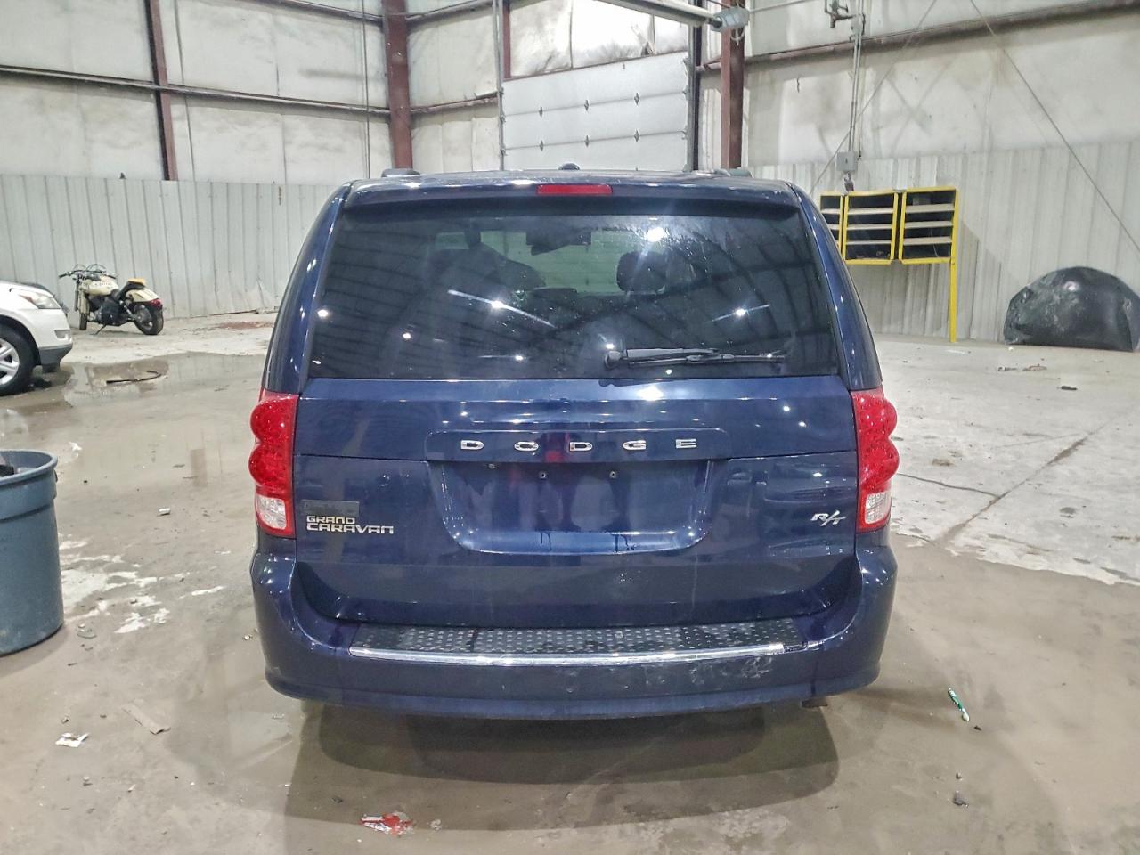2012 DODGE GRAND CARAVAN R/T photo 11