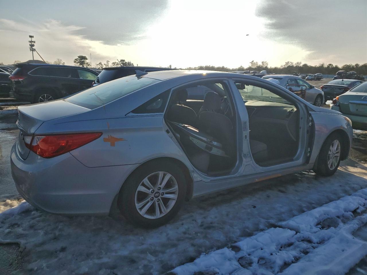 2013 HYUNDAI SONATA GLS photo 3