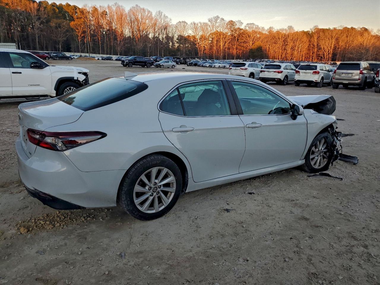 2023 TOYOTA CAMRY LE photo 5
