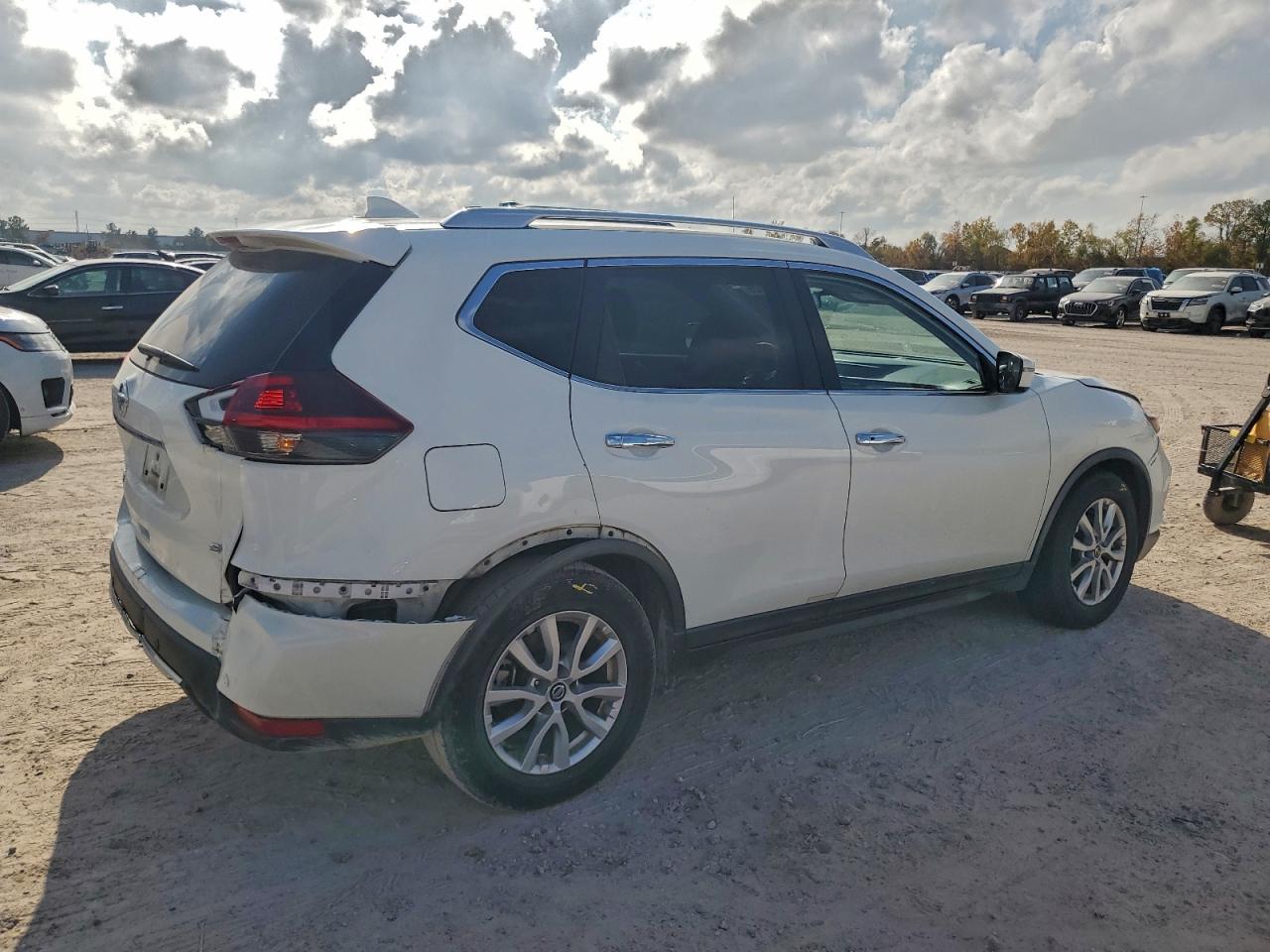 2019 NISSAN ROGUE S photo 3
