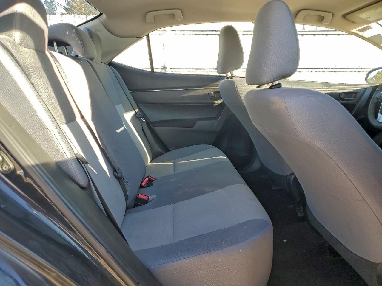 2015 TOYOTA COROLLA L photo 10