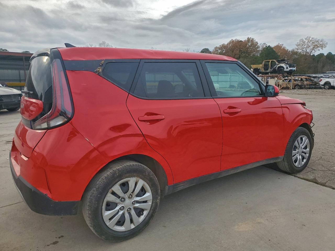 2025 KIA SOUL LX photo 3