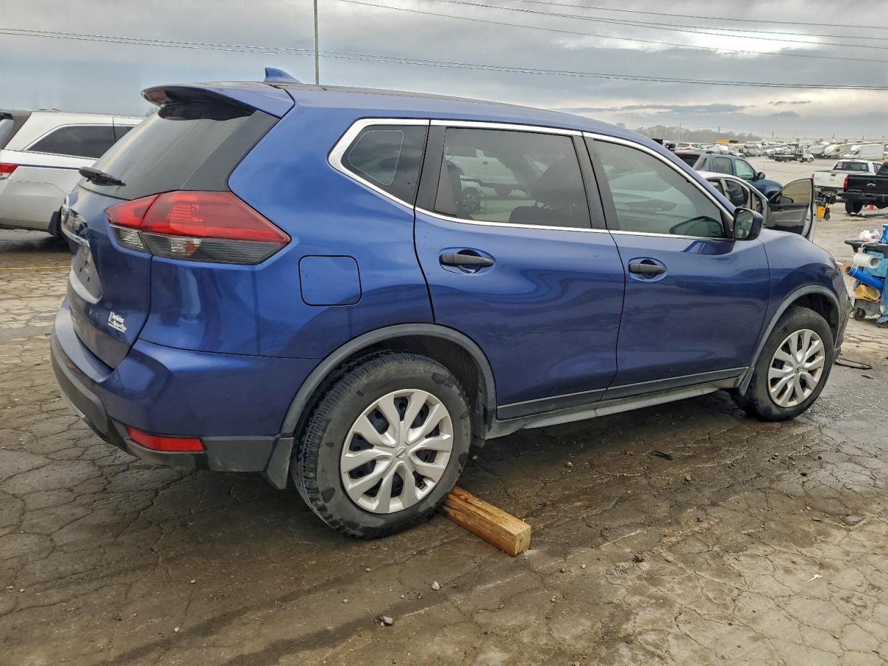2020 NISSAN ROGUE S photo 5