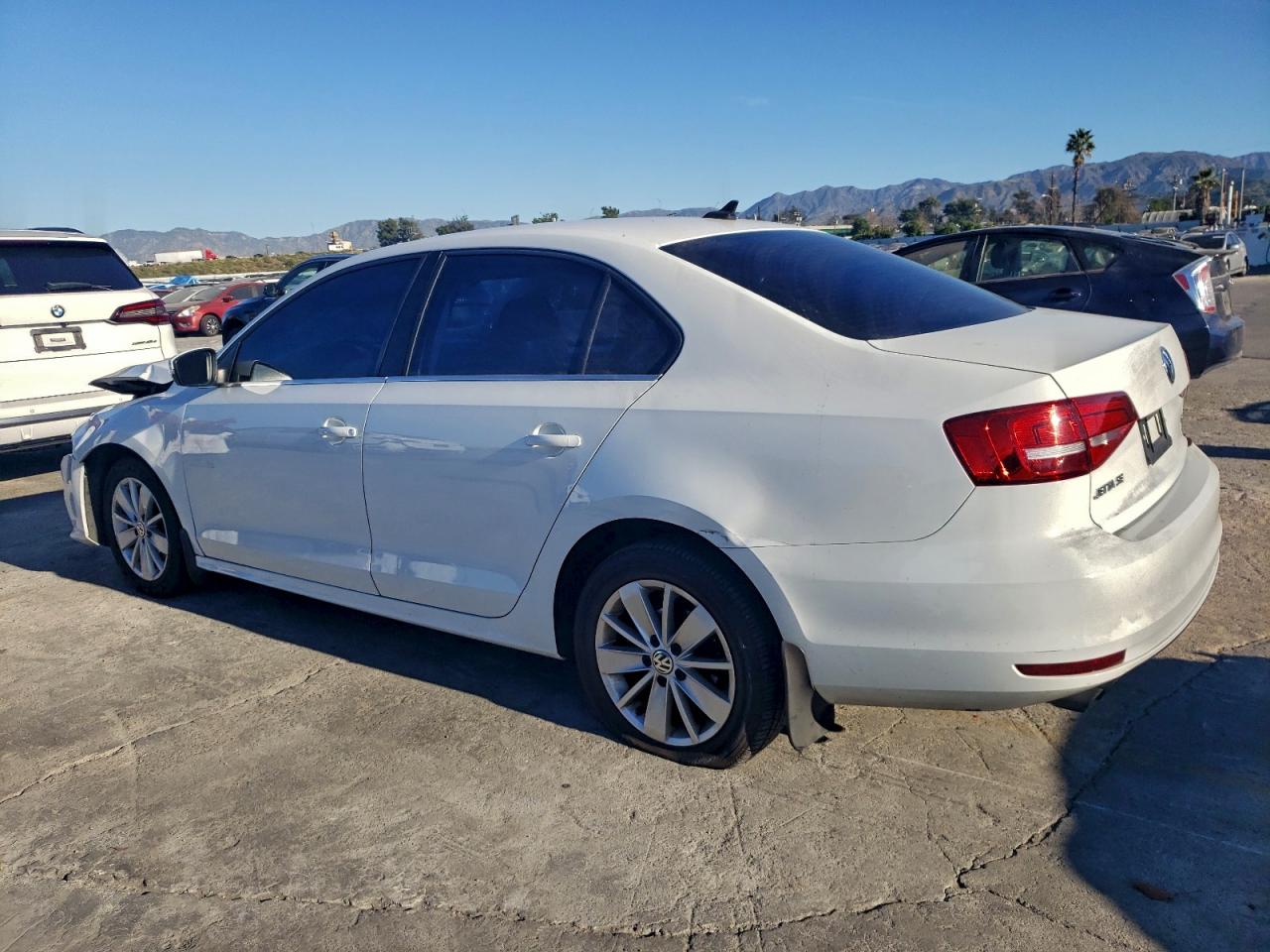 2015 VOLKSWAGEN JETTA SE photo 2