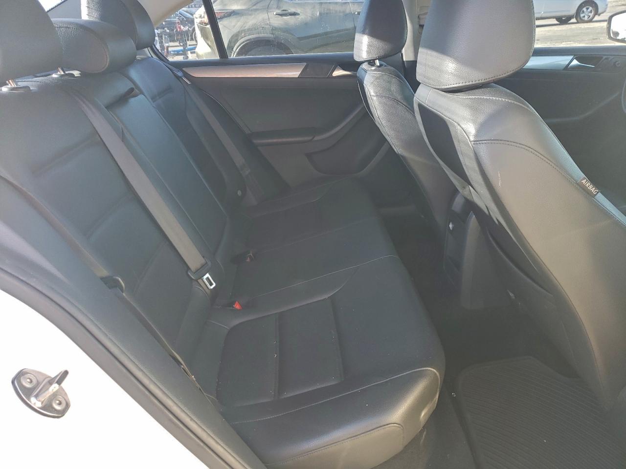 2015 VOLKSWAGEN JETTA SE photo 10