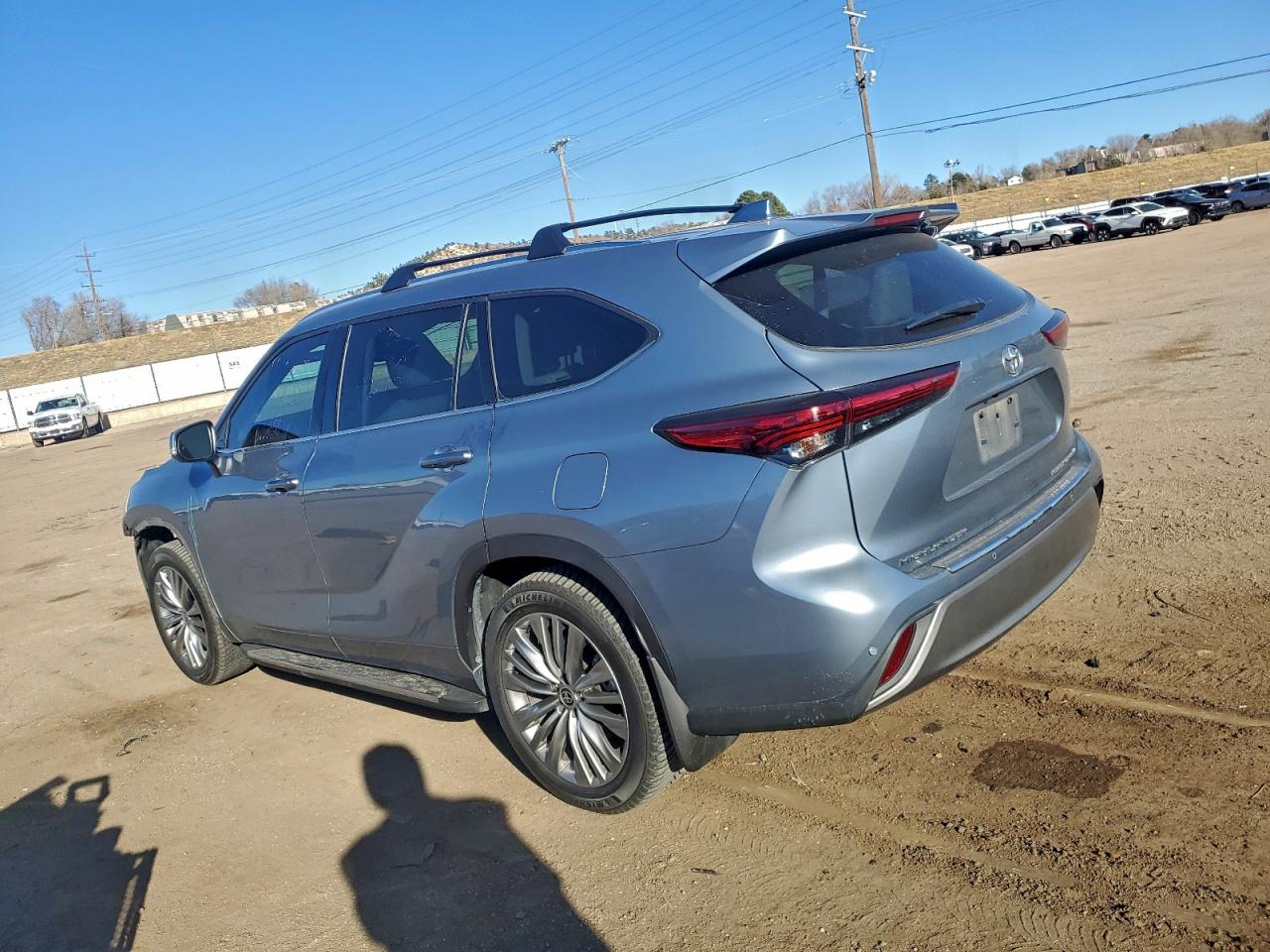 2022 TOYOTA HIGHLANDER PLATINUM photo 2