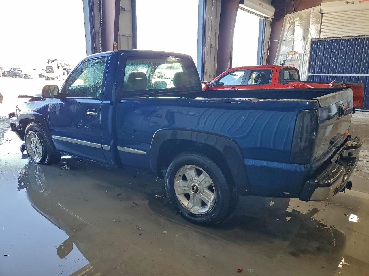 2002 CHEVROLET SILVERADO C1500 photo 3