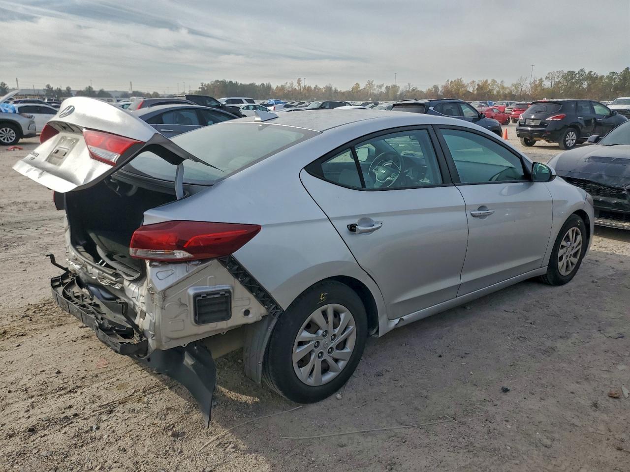 2017 HYUNDAI ELANTRA SE photo 5