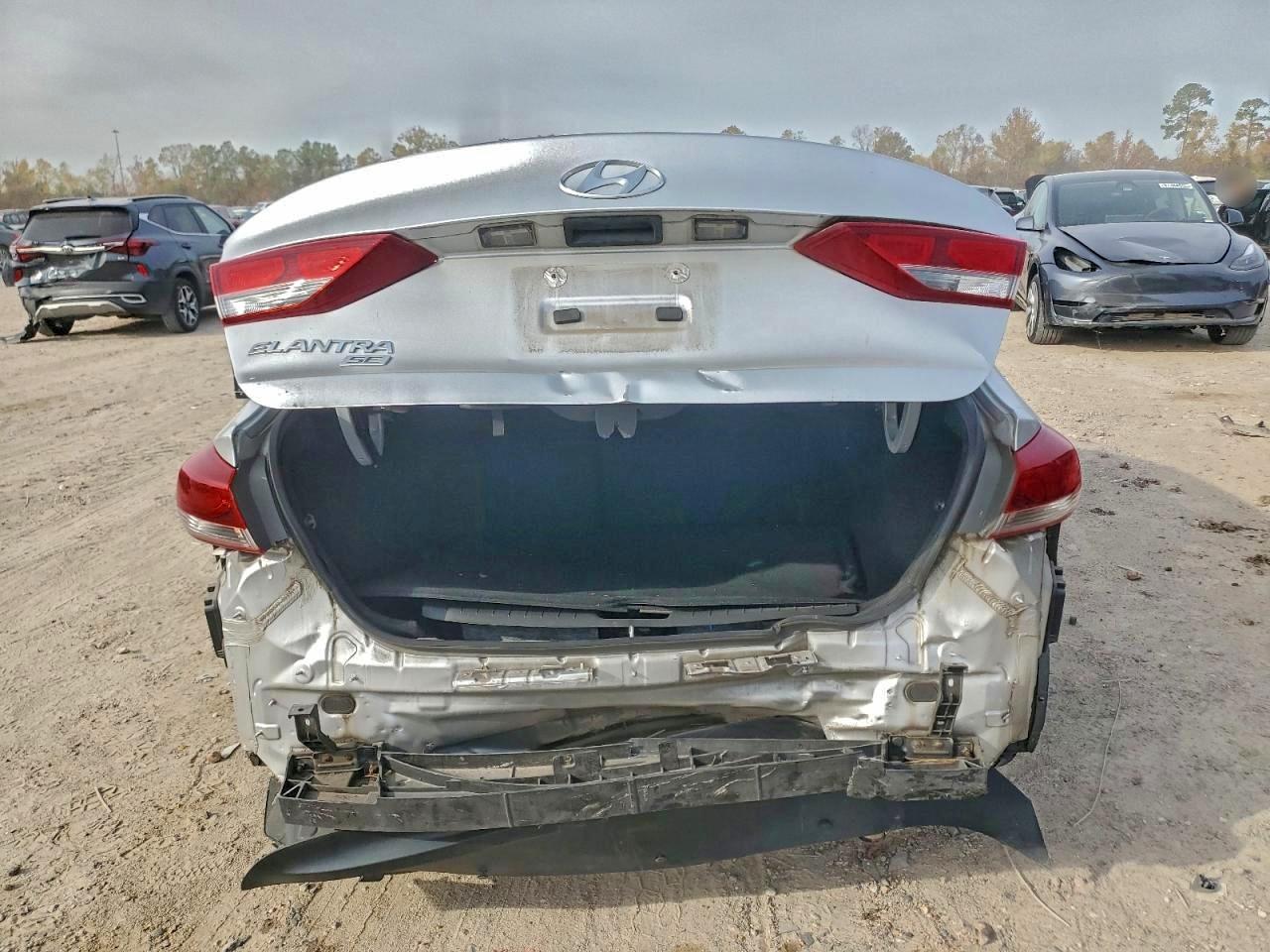 2017 HYUNDAI ELANTRA SE photo 11