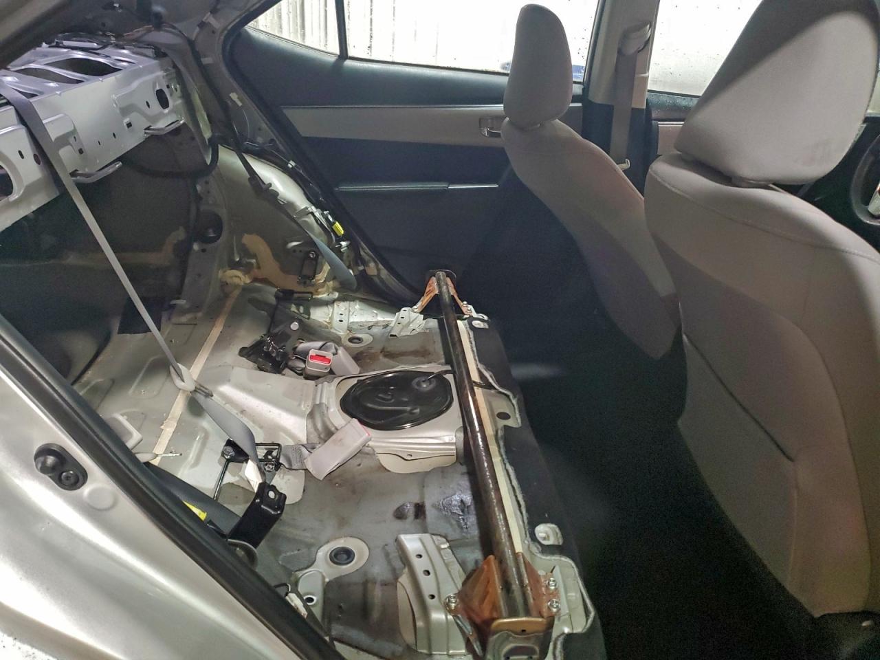 2015 TOYOTA COROLLA L photo 28