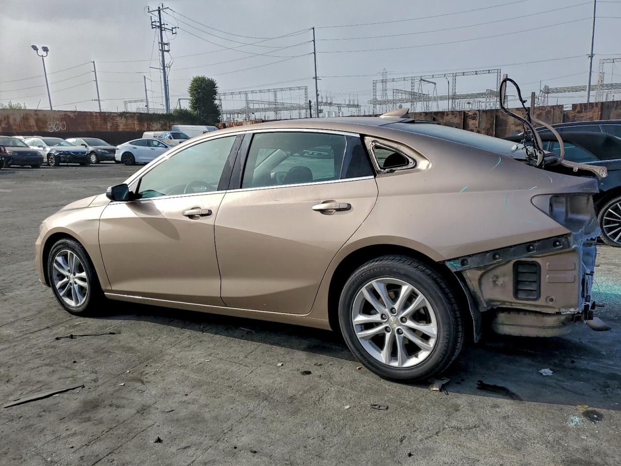 2018 CHEVROLET MALIBU LT photo 2