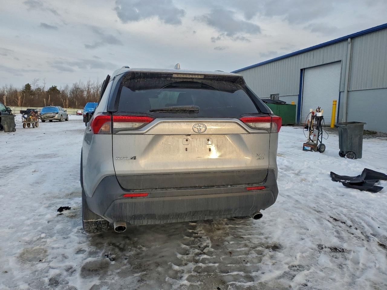2019 TOYOTA RAV4 XLE photo 6
