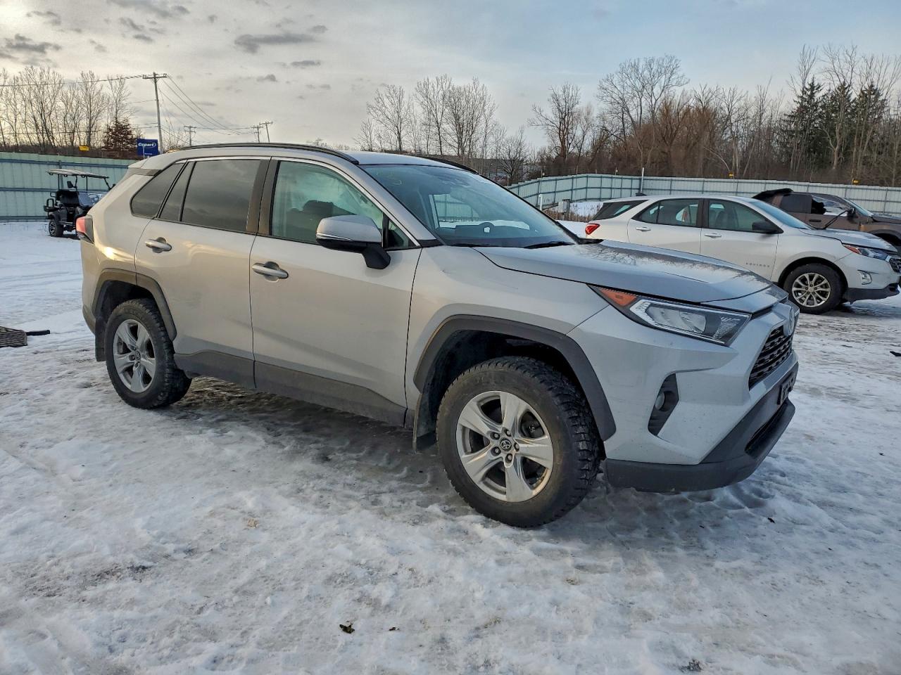 2019 TOYOTA RAV4 XLE photo 4