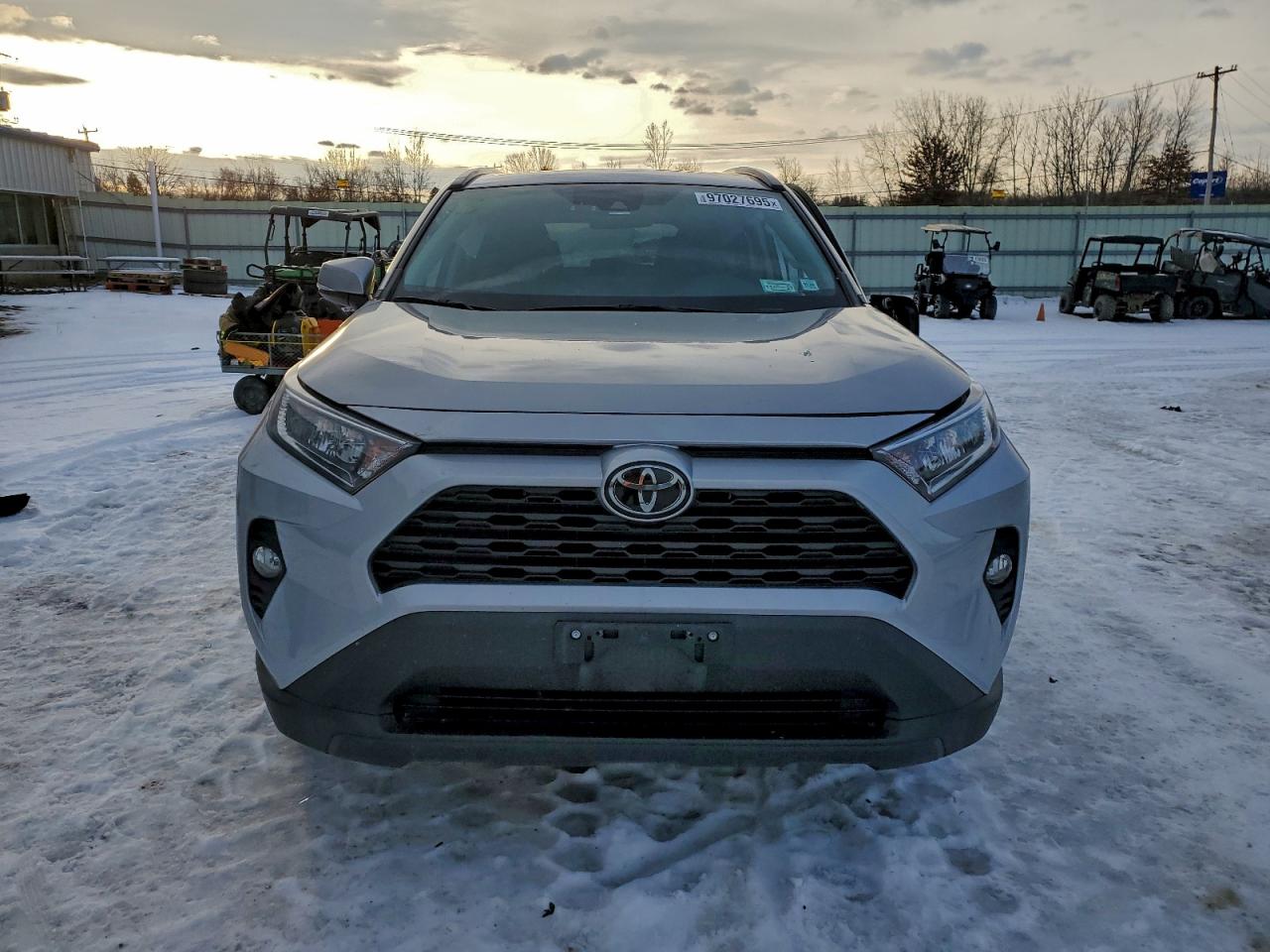 2019 TOYOTA RAV4 XLE photo 5