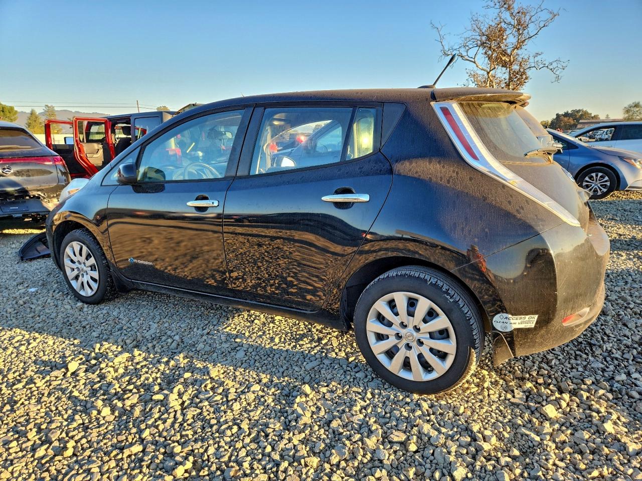 2014 NISSAN LEAF S photo 3