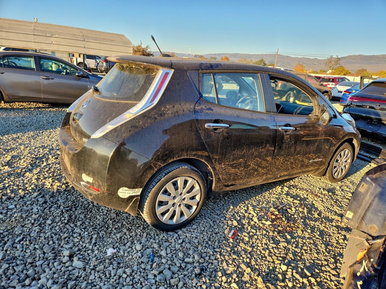 2014 NISSAN LEAF S photo 5