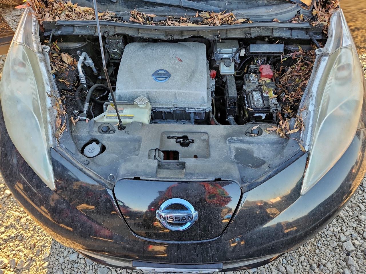 2014 NISSAN LEAF S photo 21