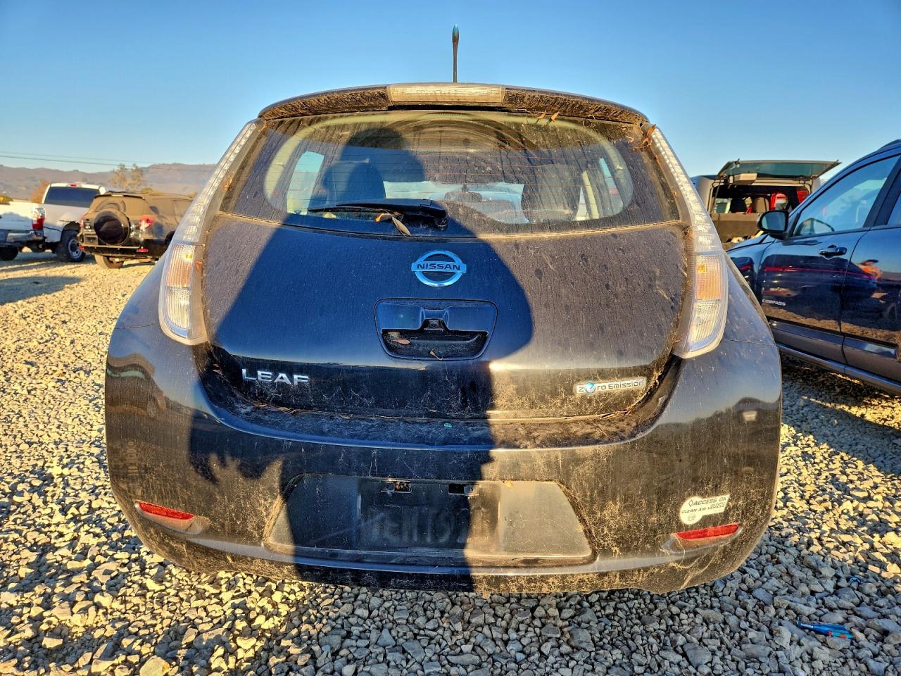 2014 NISSAN LEAF S photo 11