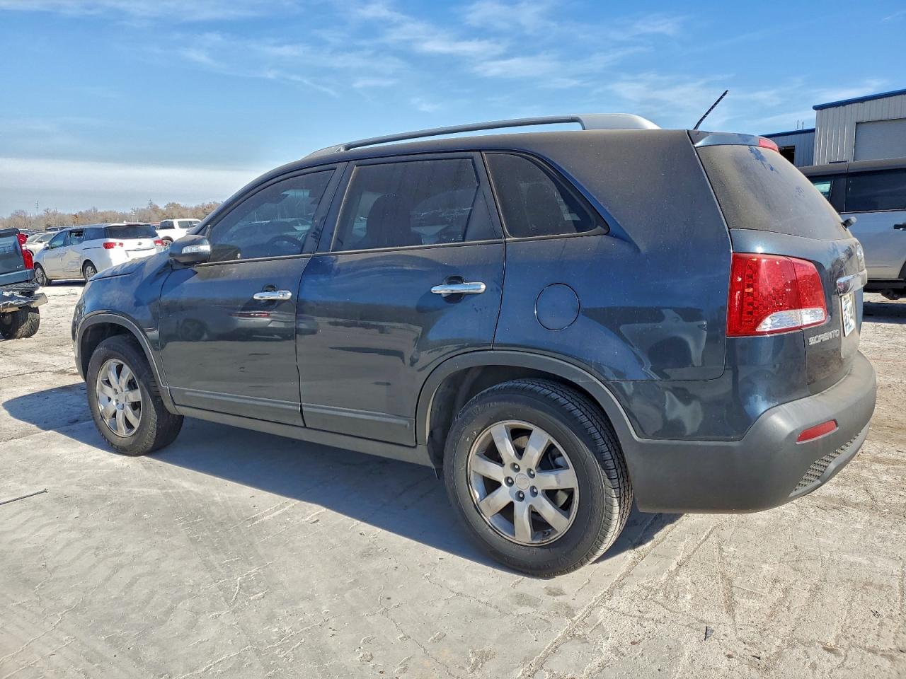 2011 KIA SORENTO BASE photo 3