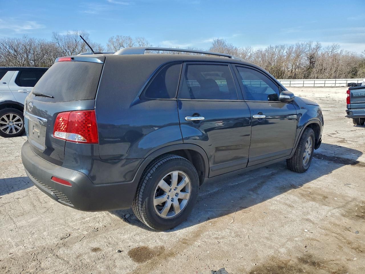2011 KIA SORENTO BASE photo 5