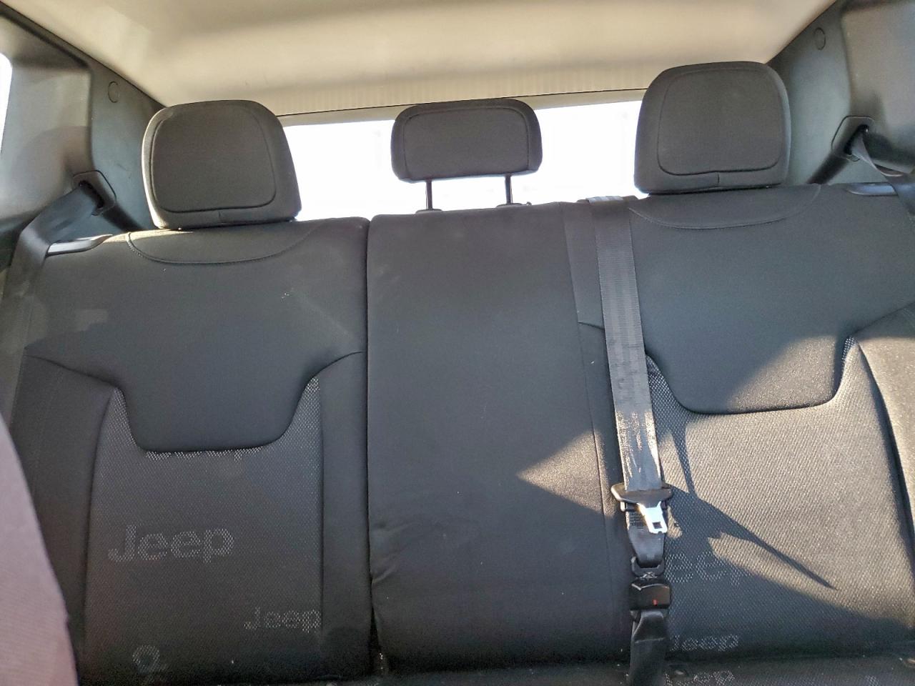 2017 JEEP RENEGADE LATITUDE photo 10