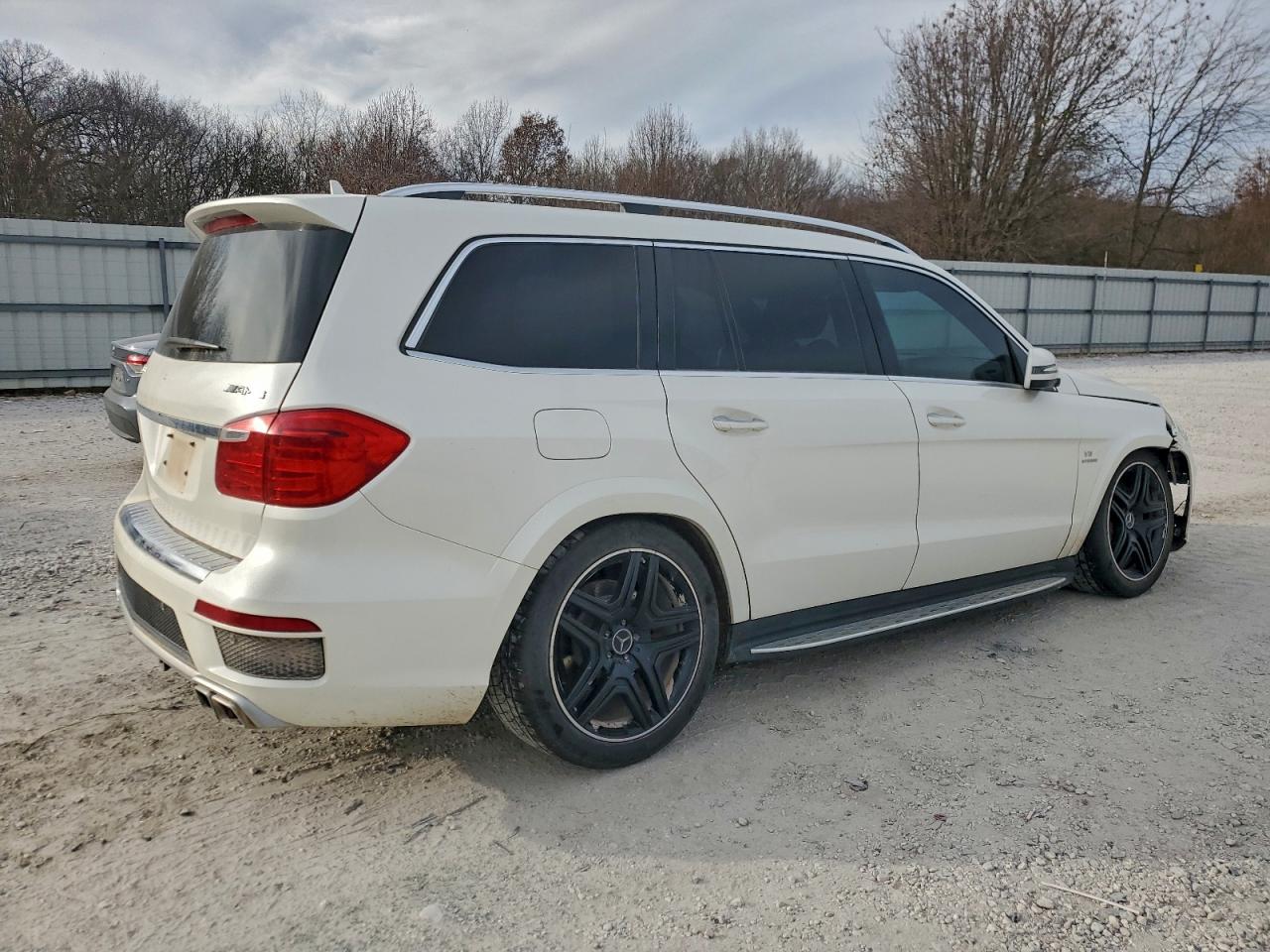 2015 MERCEDES-BENZ GL 63 AMG photo 3