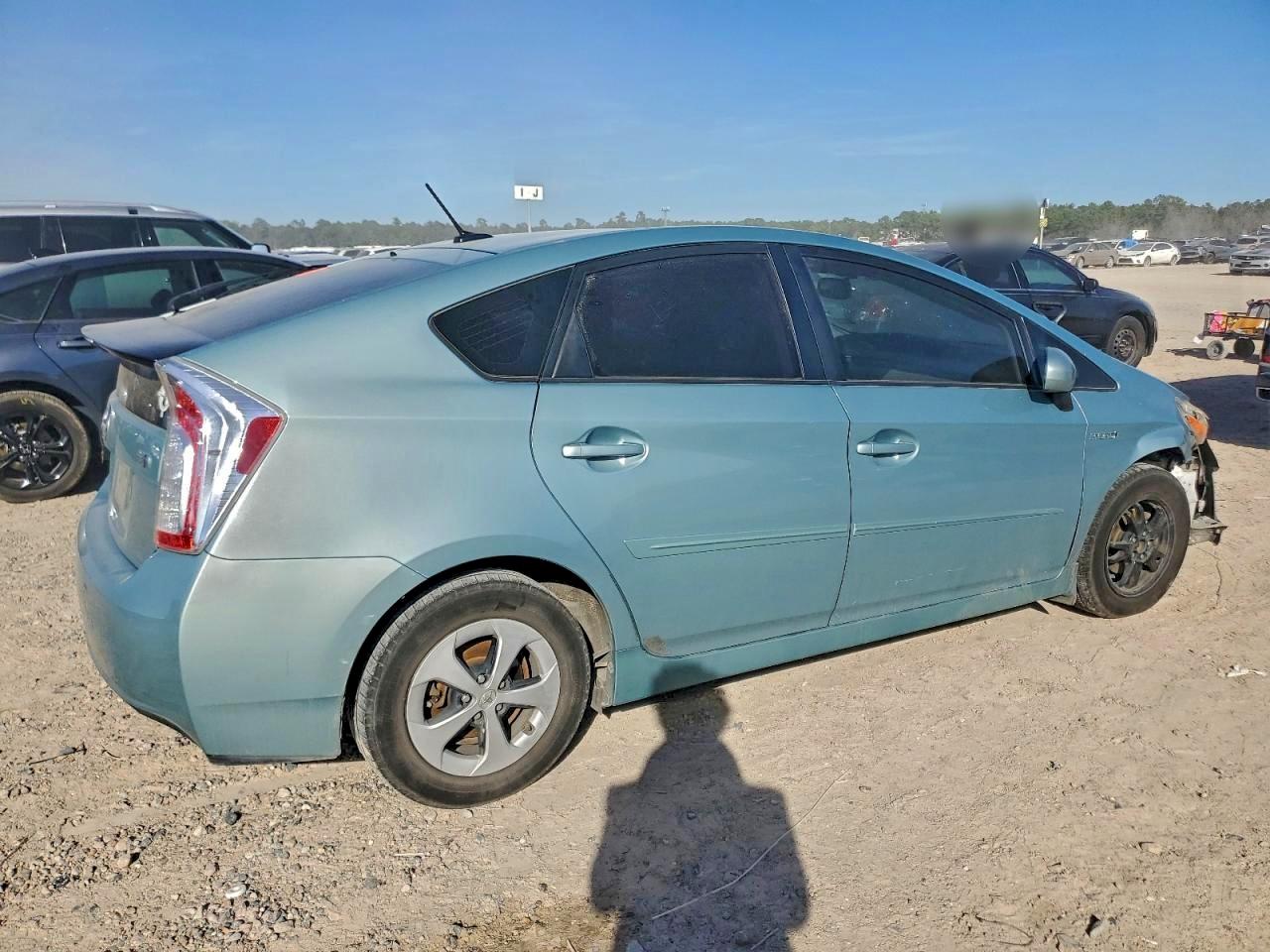 2014 TOYOTA PRIUS photo 3