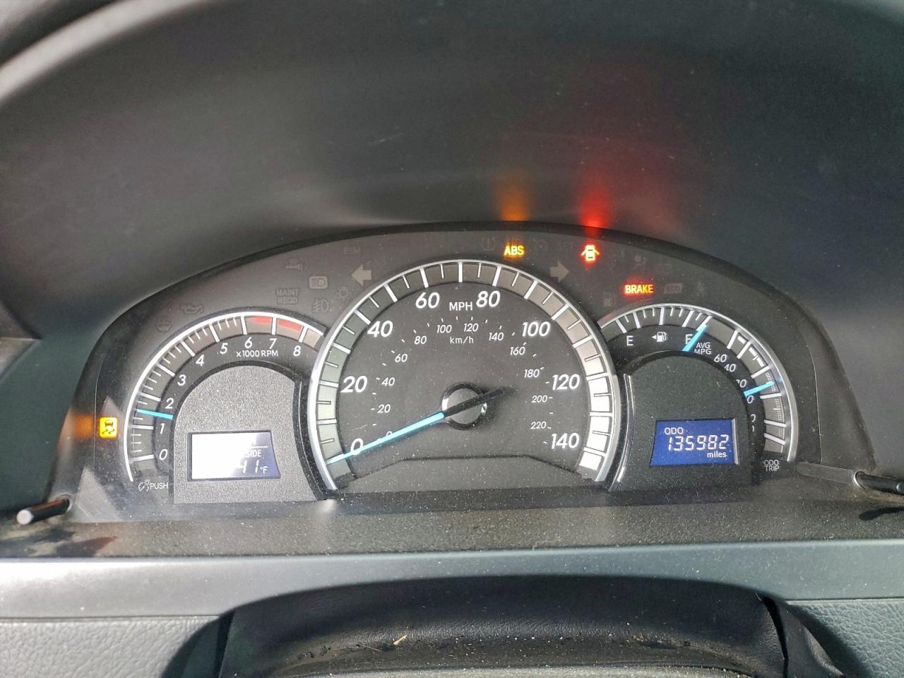 2014 TOYOTA CAMRY L photo 9